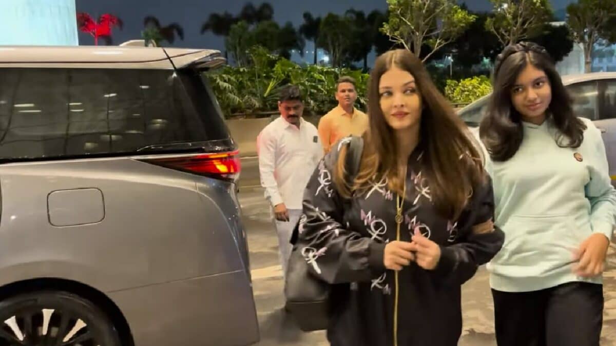 Aishwarya Rai Bachchan with Her Toyota Vellfire